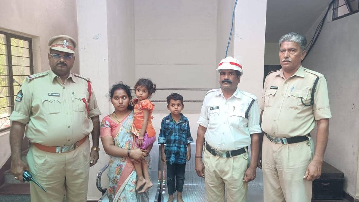 Traffic police rescue children stuck in car at Tirumala