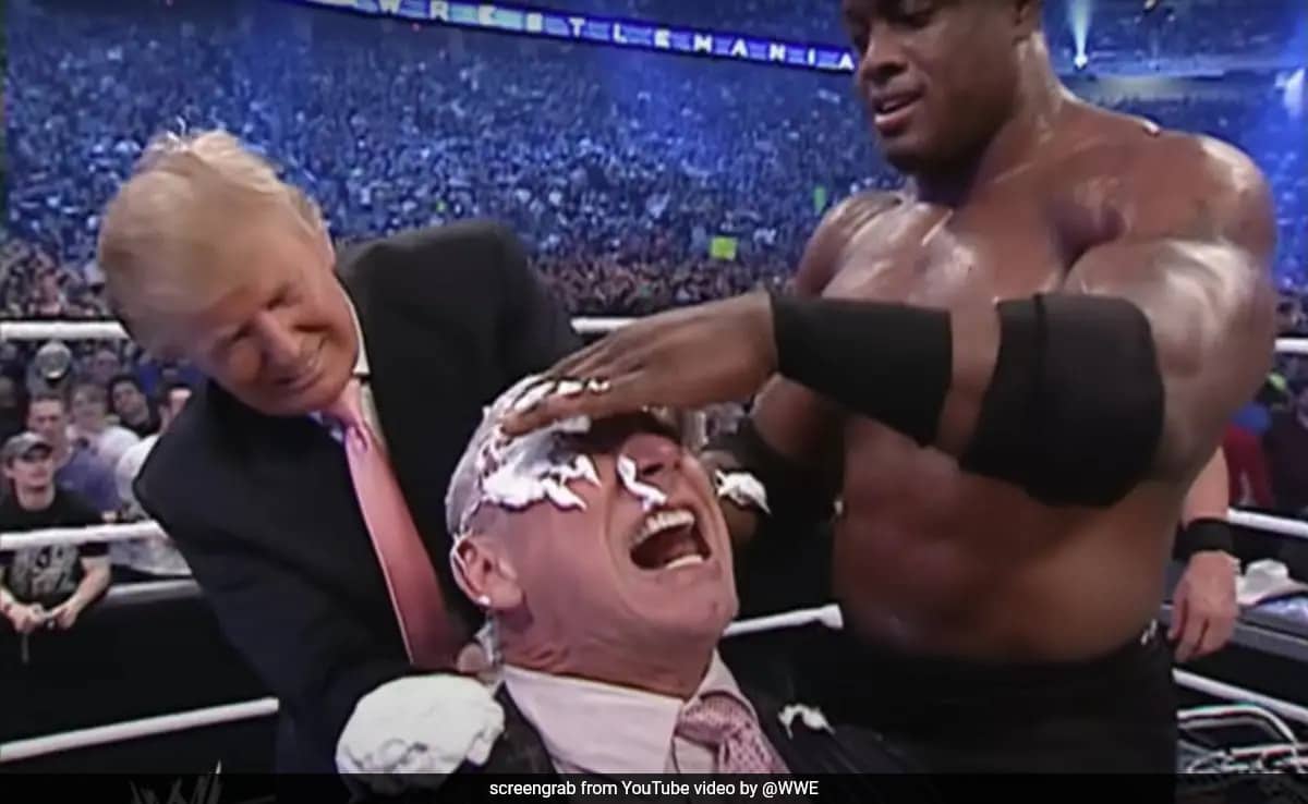 328uq8s8 trump shaves vince mcmahons head 625x300 20 November 24 myL9mu