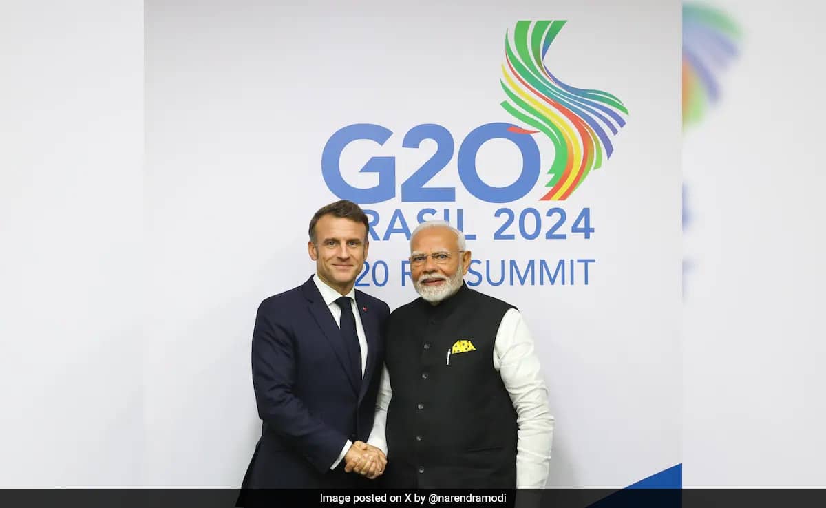 h54mbnb8 pm modi emmanuel macron 625x300 19 November 24 V8dhEh
