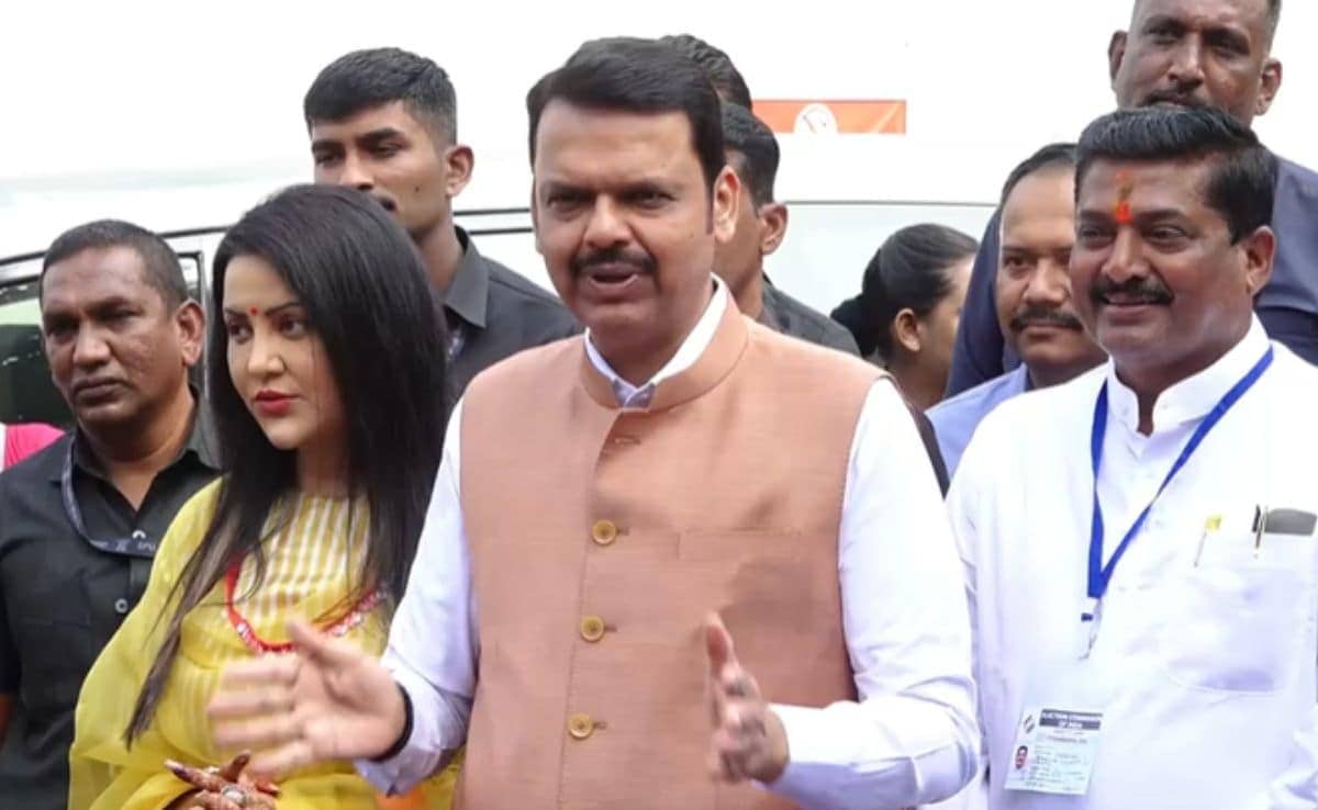 BJP's Devendra Fadnavis Leads By 20,000 Votes In Nagpur South West