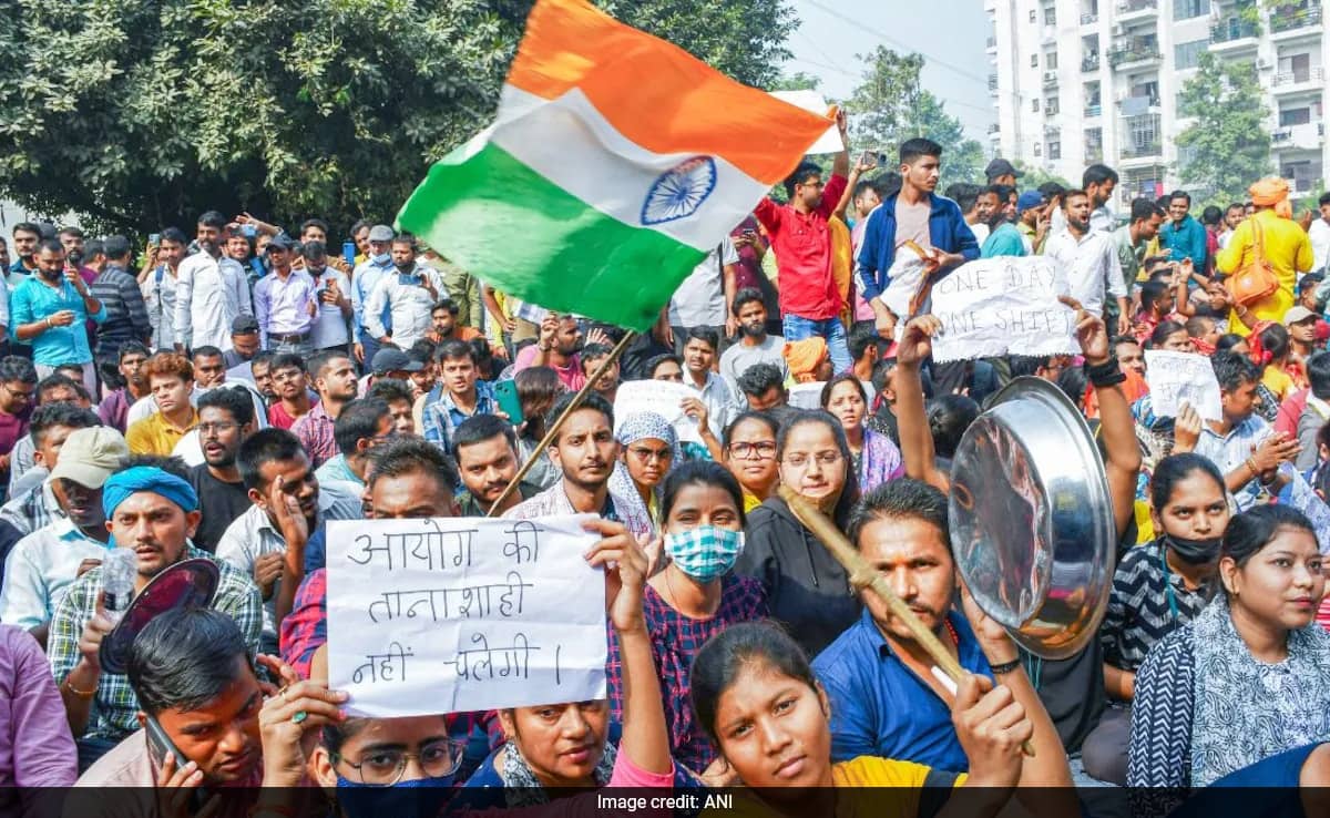 v5v9rotg uppsc aspirants protest in prayagraj  625x300 15 November 24 awuHJy