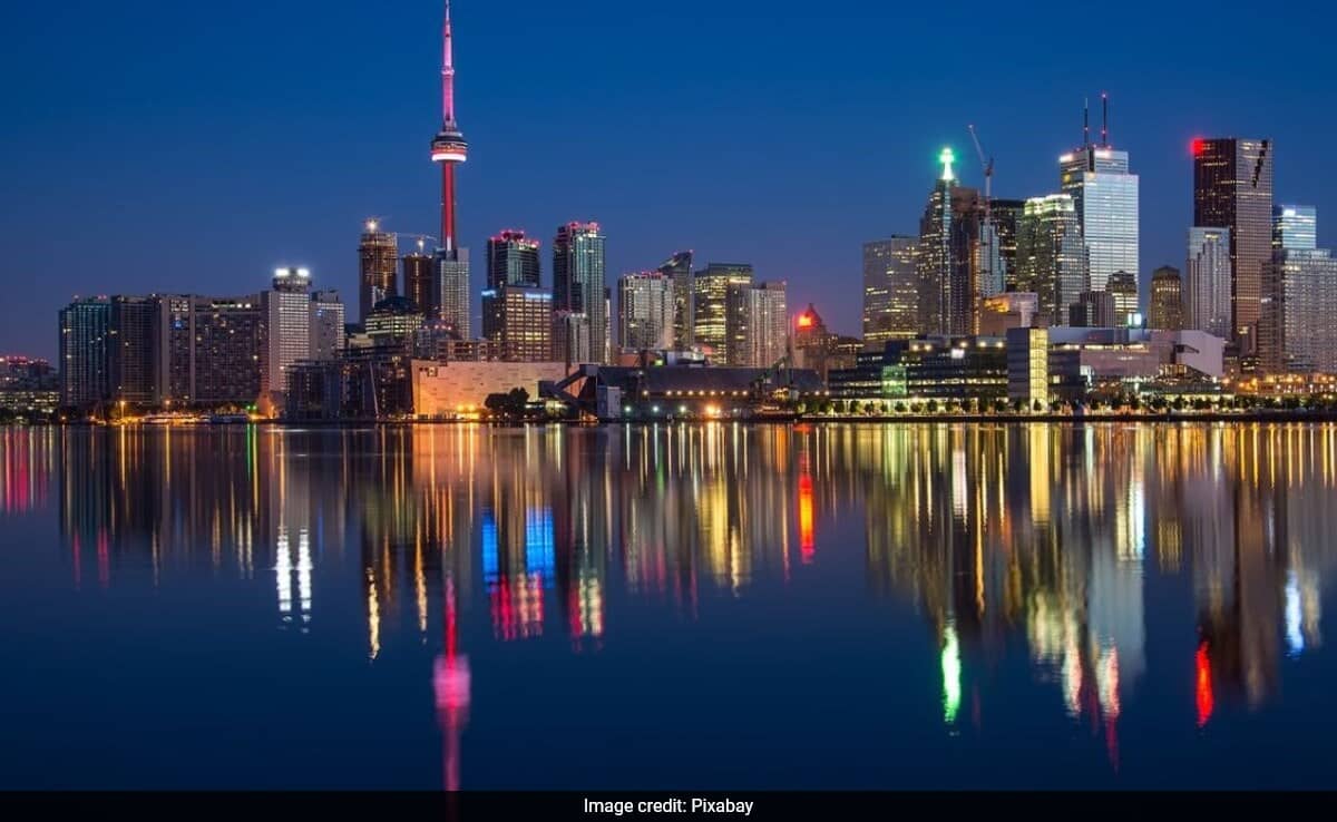 v6vlrbp8 canada cn tower  625x300 02 November 24 9YwVBH