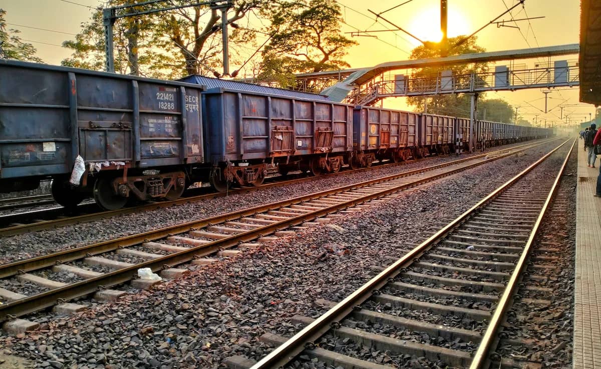 2 Drivers Killed, 4 Injured As Two Goods Train Collide In Jharkhand
