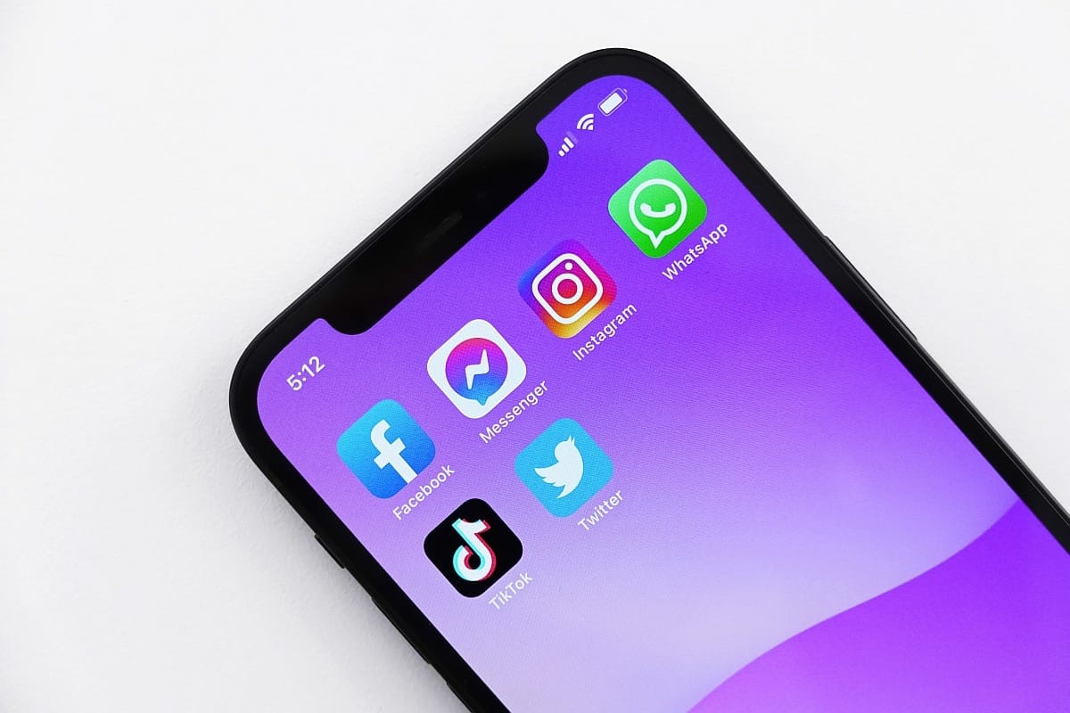 social media jeremy bezanger unsplash 1648640519600 20Rm1p