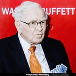 Warren Buffett Stopped Gifting His Family $10,000 In Cash At Christmas. He Did This Instead