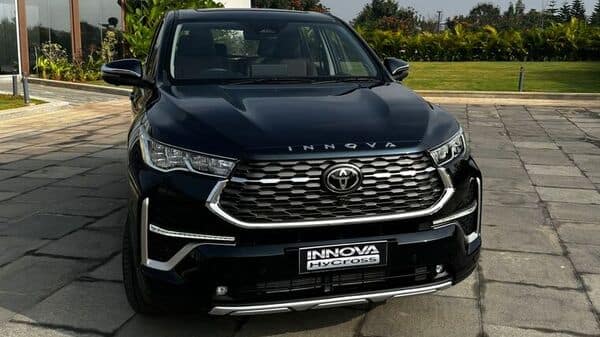 toyota innova hycross hybrid 1732002087684 1732002087829