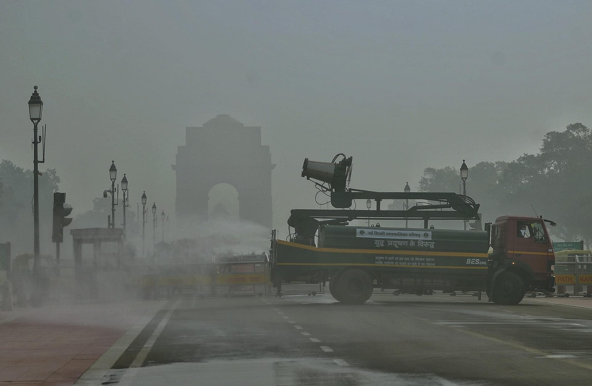 delhi air pollution live over 20 trains delayed aqi nears 500